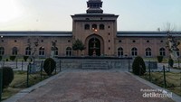 Mesjid Jamia yang merupakan mesjid terbesar dan salah satu mesjid tertua di wilayah Kashmir