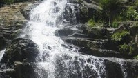 Beginilah kondisi air terjun di musim kemarau,