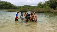Pantai Teban berombak landai