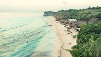 Hati ini bisa tertahan dengan kecantikan Pantai Balangan (hoteldomestik.com)