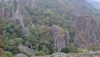 Bukit di sekitar puncak