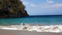 Pantai Pasir Putih (Angela Jennifer Aroemrasni/ dTraveler)