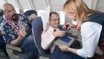 Ssst! Inilah 12 Hal yang Disimpan Pramugari Dalam Hati