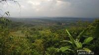 Pesona keindahan alam dari atas Lembah Cilengkrang