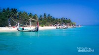 Birunya laut Gili Labak
