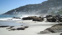 Pantai Clifton di Afrika Selatan (sumber: thetravelerszone.com)
