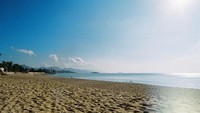 Pantai Nha Trang, Vietnam (sumber: thetravelerszone.com)