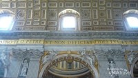 Interior Basilica, langit-langit dan dinding yang menawan