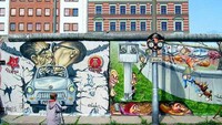 Mural di Tembok Berlin (travel-ogate.com)