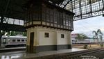 Stasiun Tanjung Priok yang Megah & Terjaga Keasliannya