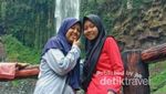 Suasana di Air Terjun Grojogan Sewu yang Menyejukkan