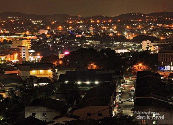 Rasanya betah memandan kerlap kerlip lampu kota Batam