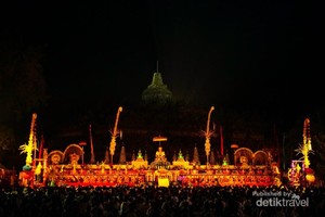 Suasana Syahdu Perayaan Waisak di Candi Borobudur