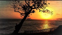 Senja sempurna di pantai Kesirat