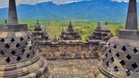 Pemandangan di candi.