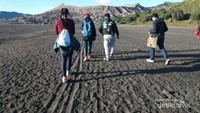 Melintasi lautan pasir