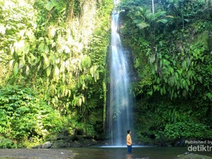 Sudah Tahu? Ada Air Terjun Cantik di Kaki Gunung Rinjani