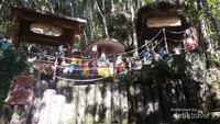 Patung-patung di sepanjang perjalanan