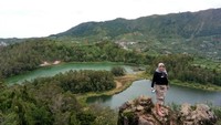 Telaga warna dari ketinggian, Batu ratapan angin