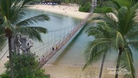 Jembatan gantung di Pantai Palawan