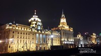 Gedung-gedung di kawasan The Bund bergaya Eropa