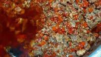 Pecinta kuliner pedas wajib mampir ke oseng-oseng mercon Bu Narti.