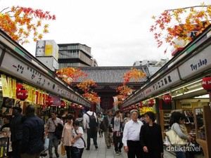 Suka Nyemil? Ini Aturan Jajan di Jepang