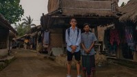 Foto bersama salah satu warga Asli suku Sasak
