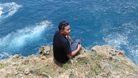 Di bawah kita ada lautan dan batu-batu karang
