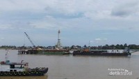 Kapal-kapal yang melayari sungai Batanghari