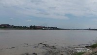 Aliran sungai Batanghari yang tenang