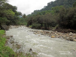 Sungai Unik di Deli Serdang, Airnya Hangat dan Dingin