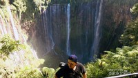 Panorama air terjun Tumpak Sewu dari view point.