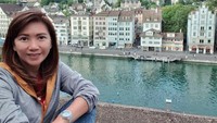 Spot cantik untuk berfoto berlatar Old Town Zurich dan Sungai Limmat dari ketinggian