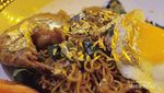 Sungguh Nyata! Makanan Berlapis Emas di Dubai