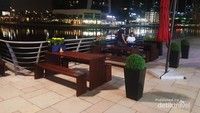 Lokasinya pun menarik, di pinggir Jumeirah Lake.