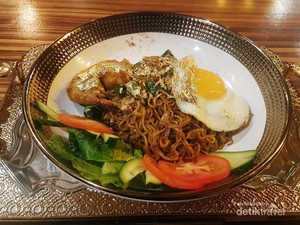 Sungguh Nyata! Makanan Berlapis Emas di Dubai