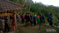 Menikmati sunrise