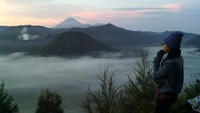 Lautan pasir dan awan Bromo