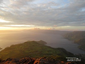 Sunrise di Danau Toba yang Bikin Semangat