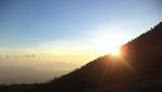Sunrise di Gunung Ijen, Saat Mentari Hangatkan Banyuwangi