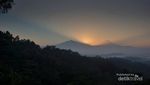 Sunrise Menakjubkan dari Bukit Punthuk Setumbu, Magelang