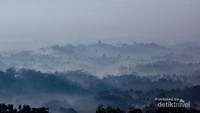 Borobudur di antara kabut pagi