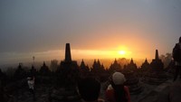 Sunrise dari atas Arupadathu Borobudur