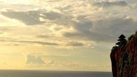 Tebing yang terlihat dari Pura Uluwatu