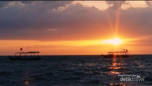 Sunset Cantik di Pantai Senggigi