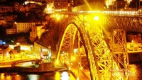 Suasana jembatan di malam hari