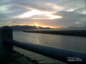 Sunset di Pantai Ulee Lheue, Bikin Kangen!