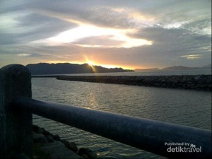 Sunset di Pantai Ulee Lheue, Bikin Kangen!