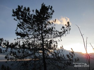 Sunset di Puncak Gunung Sipiso-Piso